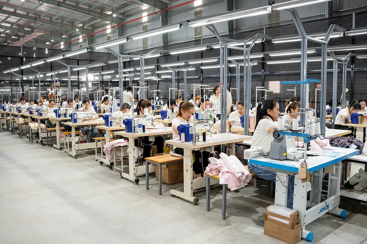 Yoke sewing floor with production lines